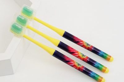 Adult toothbrush set with plastic cover (4)
