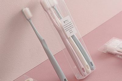 Good quality plastic toothbrushes (2)